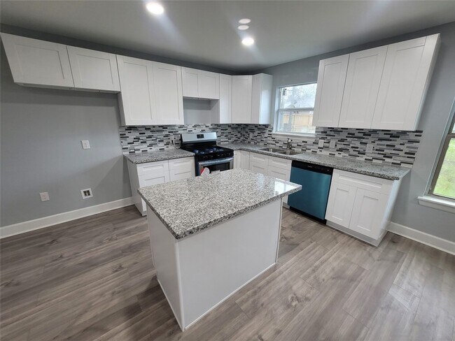 Photo - 4859 Bellnole Dr