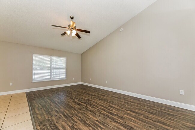 Photo - 7245 Nottinghamshire Dr