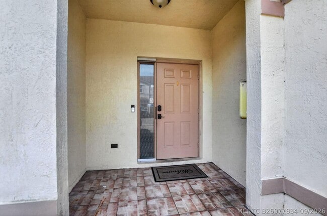 2557 Riverside Dr