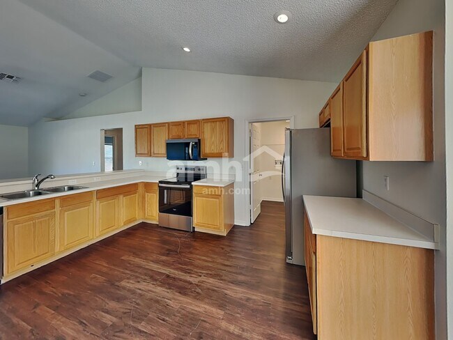 Photo - 1037 Sandhill St