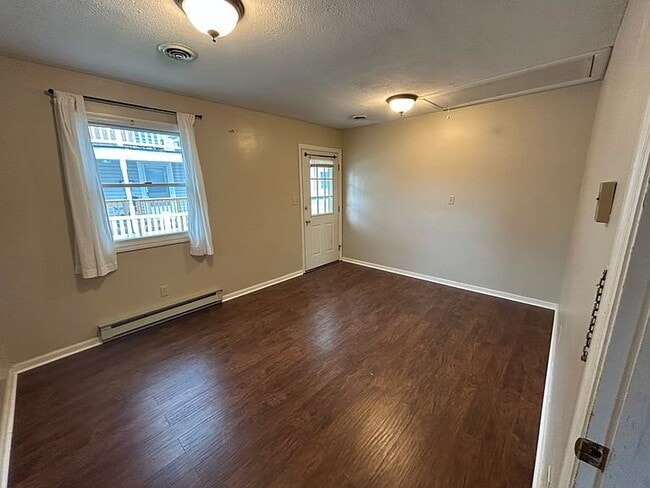 Photo - 729 James St