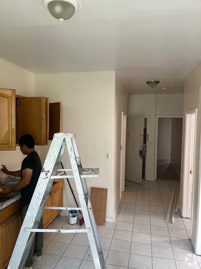 Building Photo - 7xx E 214th St Rental