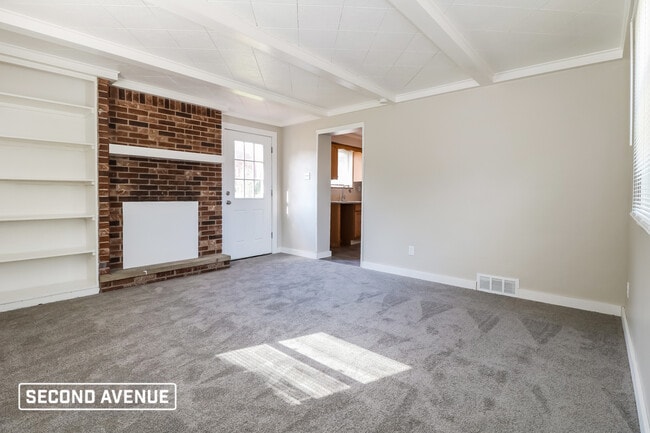 701 Crestview Dr