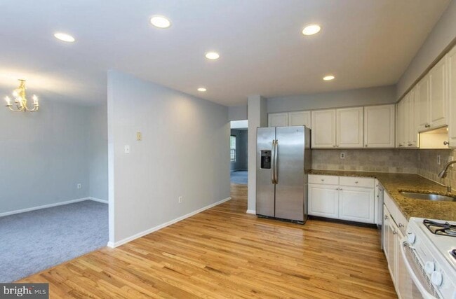 Photo - 105 Farrington Ct