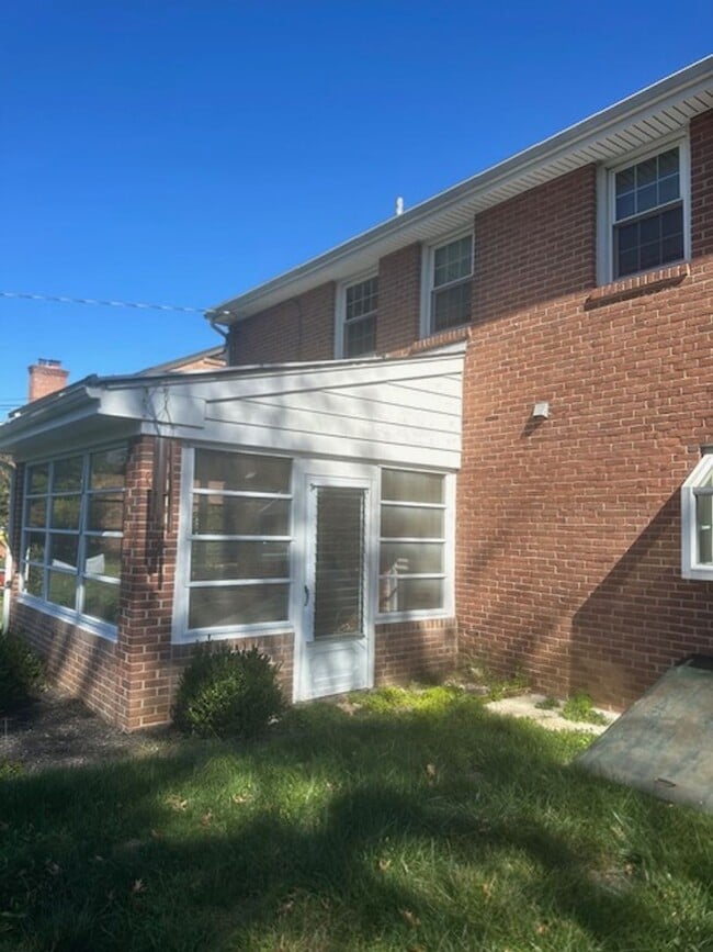 Photo - Lovely Colonial Home in Sharpley