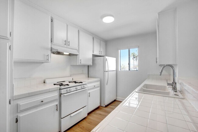 Photo - 817 Hill St - Walk to Main St and the beach!