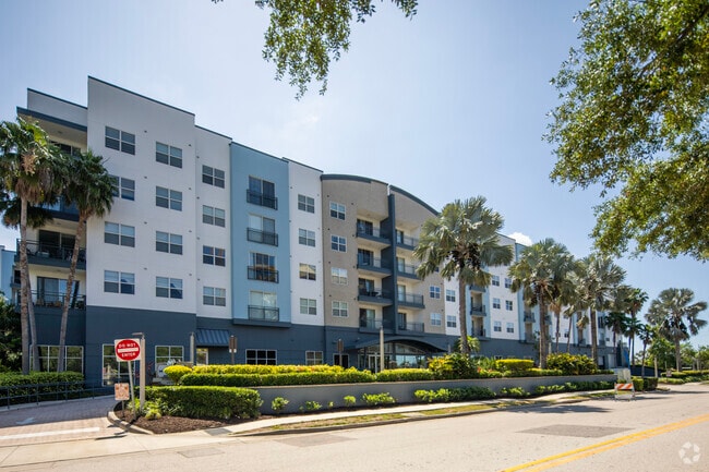110 S Hoover Blvd Tampa, FL
