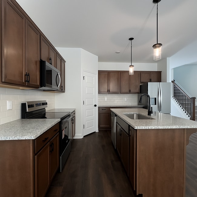 Building Photo - MOVE IN READY -3 Bed, 2.5 Bath 1 car garag...