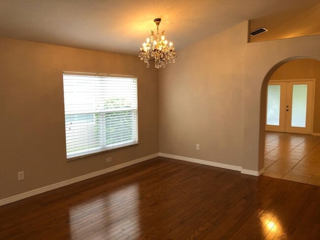 Photo - Upscale 3 bedroom 2 bathroom in Gated Comm...
