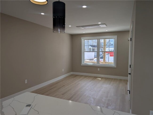 Photo - 56 Diamond St