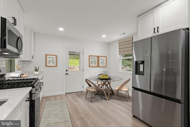 Building Photo - 402 Elm Ave Rental