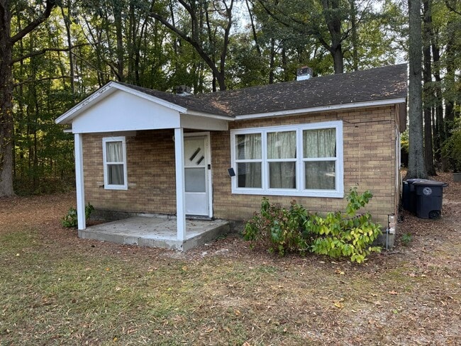 Building Photo - 2 Bedroom House