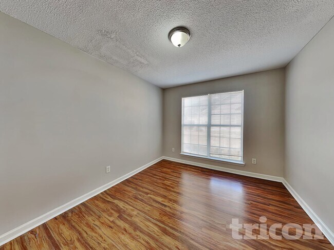 Photo - 105 River View Ct