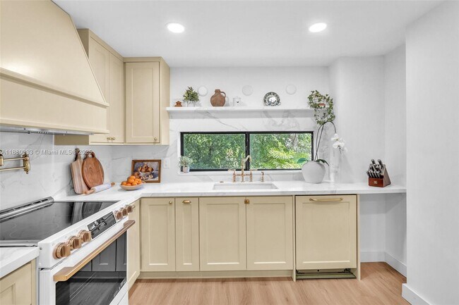 Photo - 17021 N Bay Rd Unidad 206