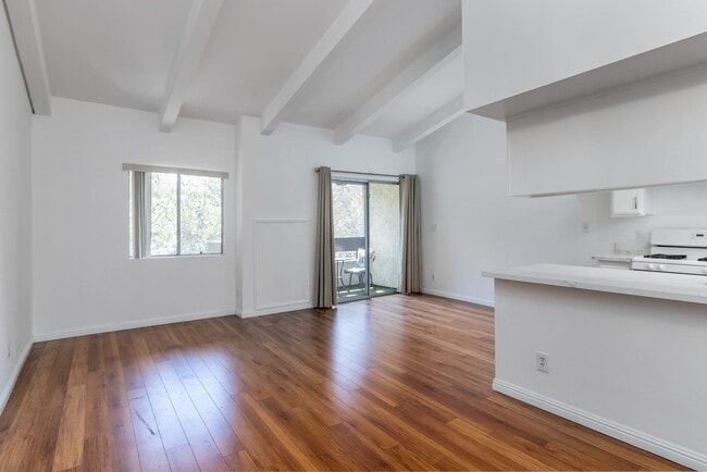 Photo - 2700 Cahuenga Blvd E Unidad 2700 Cahuenga Blvd East No 1303