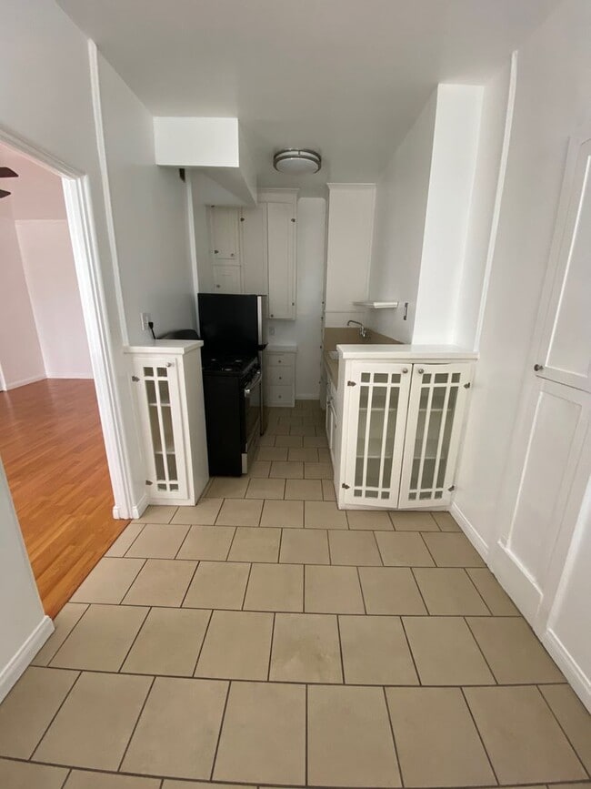 Photo - Normandie Apts.