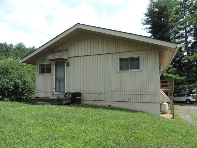 Building Photo - 109 Forest Lake Ln Unit A