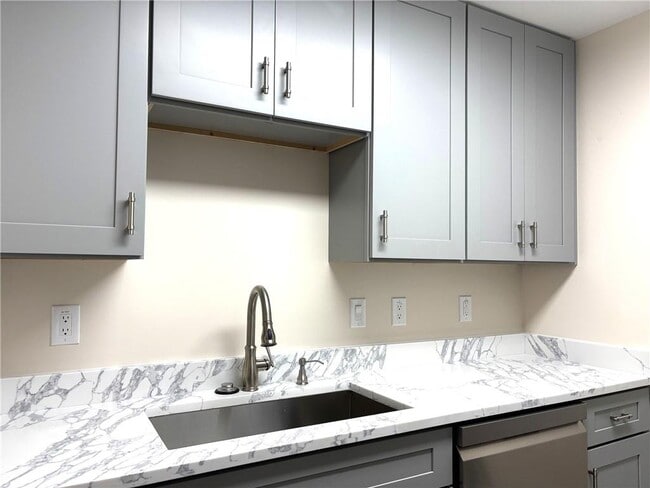 Photo - 895 Brickleridge Ln SE