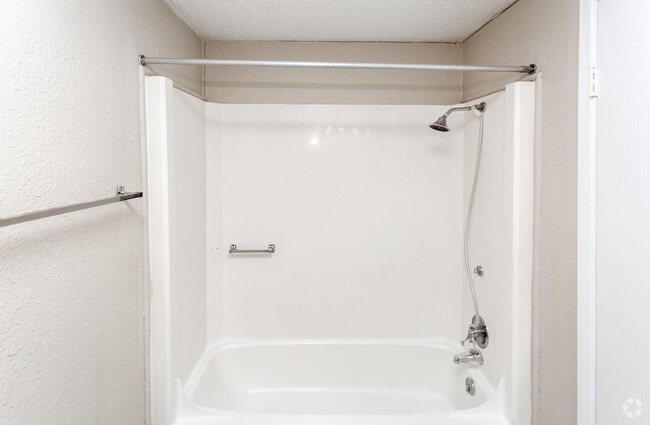 1BR, 1BA - 576 SF