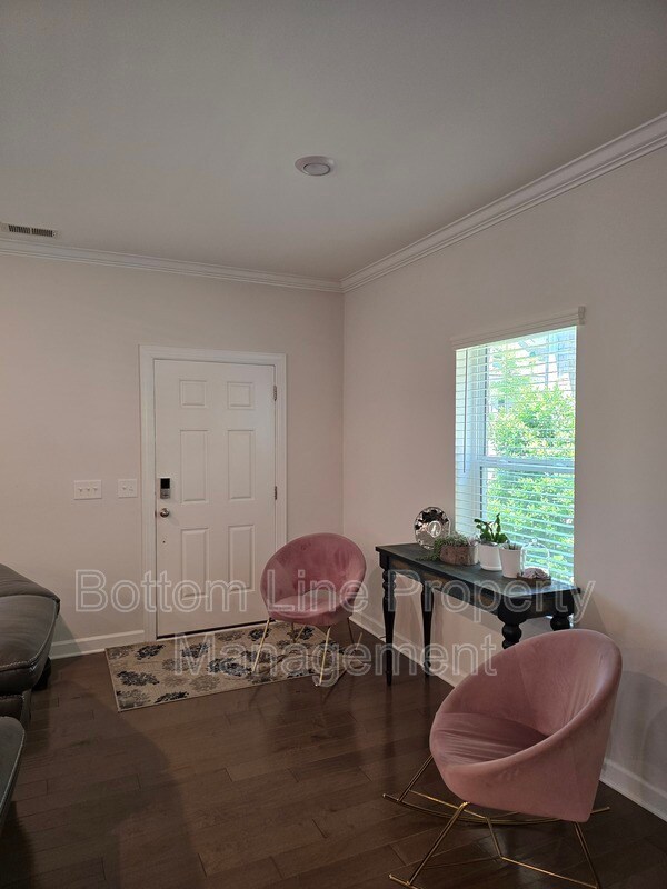 Photo - 1221 Colgher St