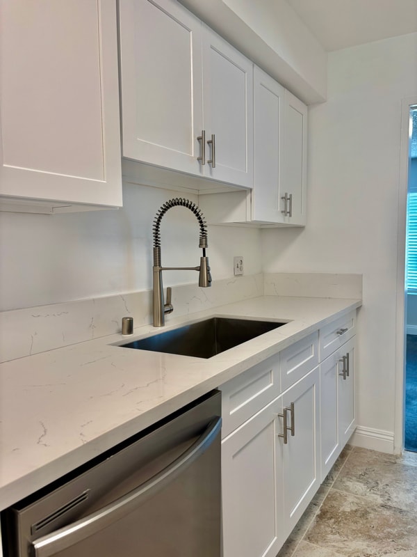 Photo - 17440 Burbank Blvd Unidad 303