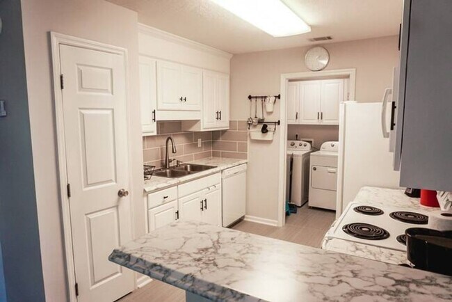 Photo - 2026 Glennfield Ln