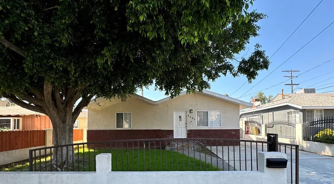 Photo - 8827 Darby Ave Unidad Room3