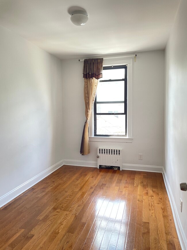 Photo - 5032 41st St