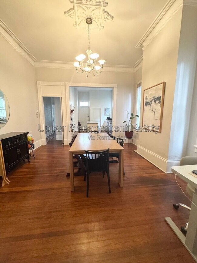 1662 Dufossat St