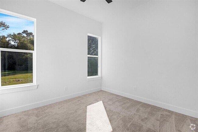 Building Photo - 1018 Calvin St Unit C Rental