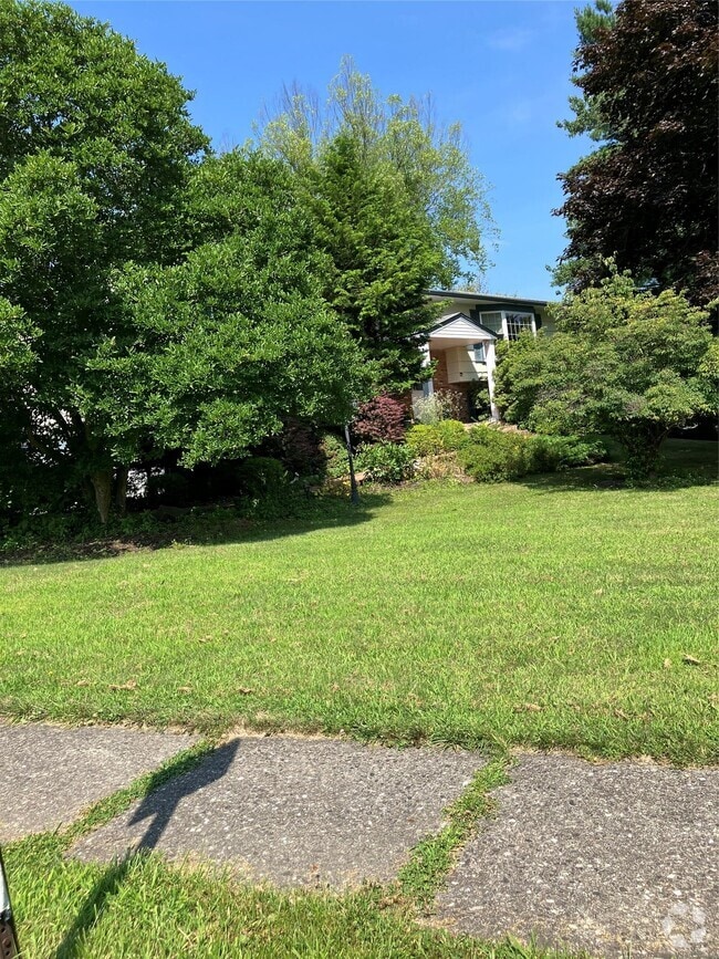 Building Photo - 18 Briarwood Ave Rental