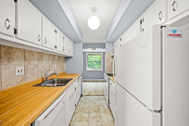 Photo - 1419 Valley Dr