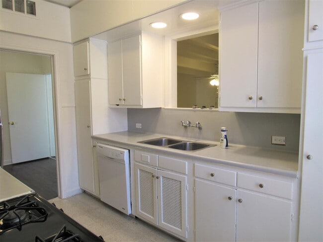 Photo - HIGHLAND PARK 3-BEDROOM