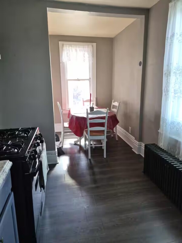 869 Kenneth Ave Unit 2nd floor