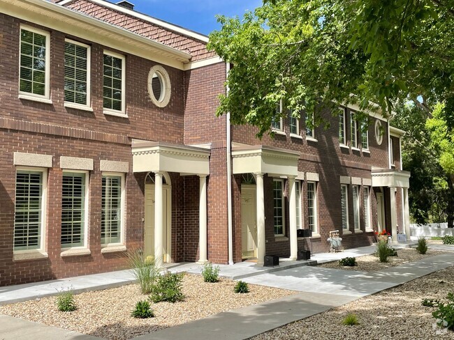 Building Photo - Beautiful & Private Millcreek Townhome!