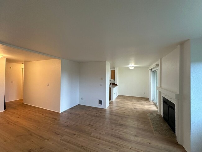 Photo - Sterling Heights Condo - Bellevue Unit E15