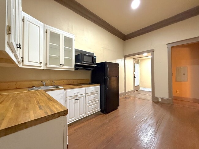 Photo - 420 College St Unidad B