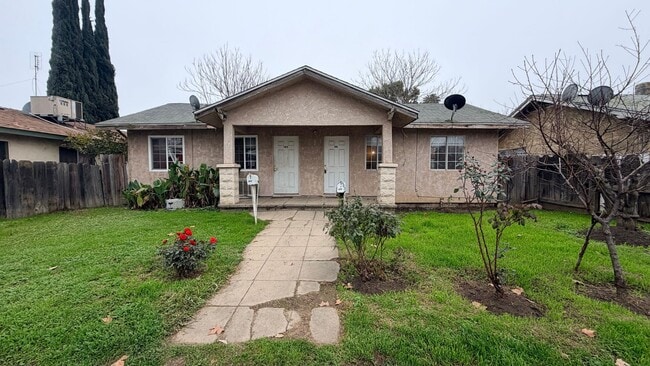 Building Photo - 924 E Yosemite Ave Unit 101