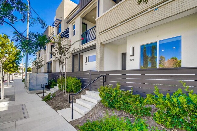 Photo - Welcome to your modern La Mesa townhome wi... Unidad #102