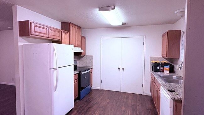 Photo - 2080 D St