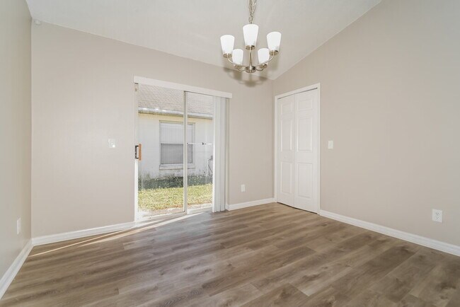 Photo - 9687 Hollyhill Dr