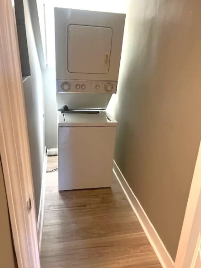 Photo - 718-720 Charles Street Unidad #2