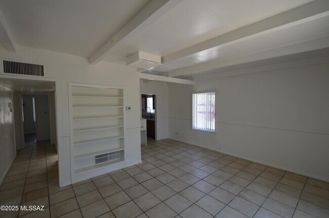 2119 N Catalina Ave