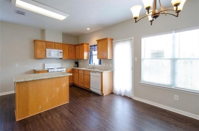 Photo - 235 N Fowlkes St