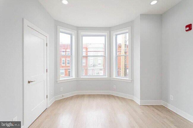 Photo - 2808 W Oxford St Unit 2