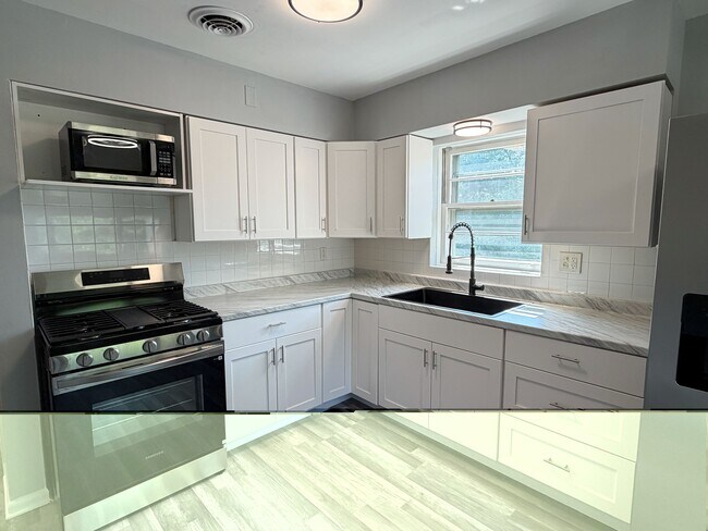 Photo - 5558 W Wilson Ave Unit 2 FL