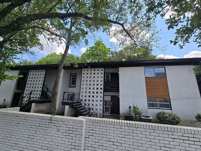 Building Photo - 3737 Wesley Dr