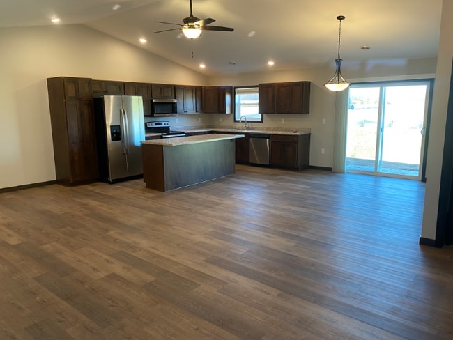 Building Photo - 1013 Royal Blvd