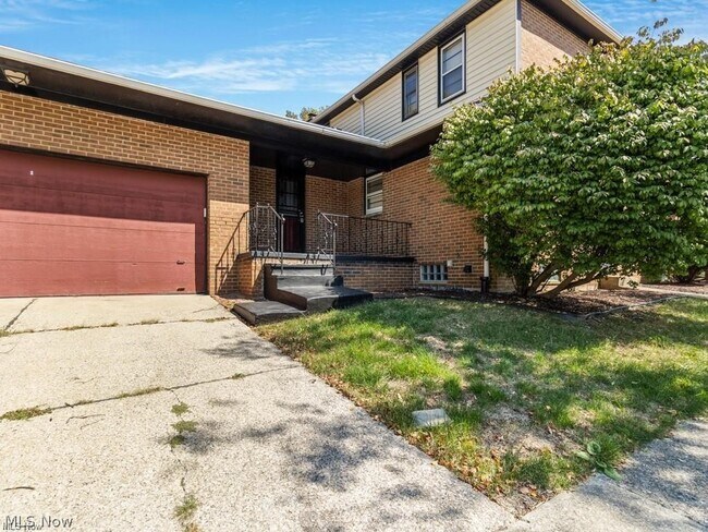 Photo - 2348 Saybrook Rd