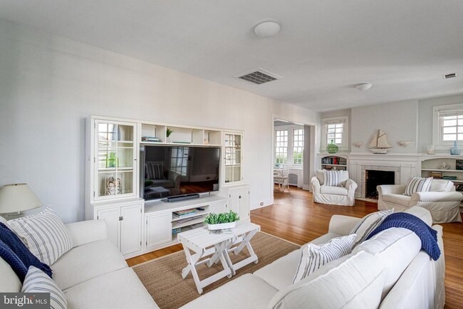 Photo - 302 Rucker Pl